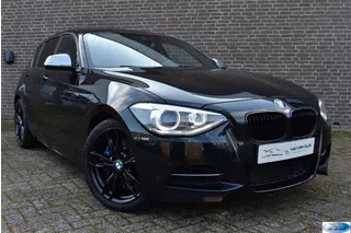 BMW 1-serie M135i xDrive High Executive Schuif / Kanteldak, Harman Kardon, PDC