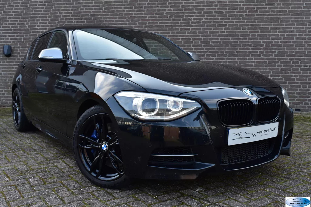 BMW 1-serie M135i xDrive High Executive Schuif / Kanteldak, Harman Kardon, PDC