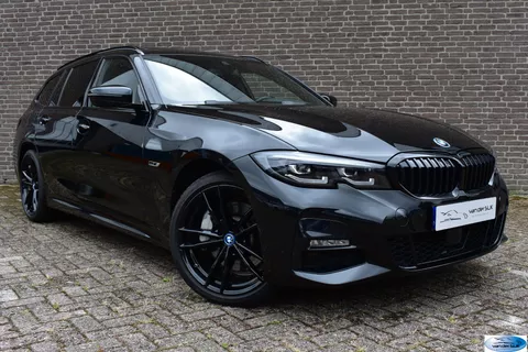 BMW 3-serie Touring 330e High Executive M-Pakket, Pano, Apple Carplay, Achteruitrijcamera, Carbon