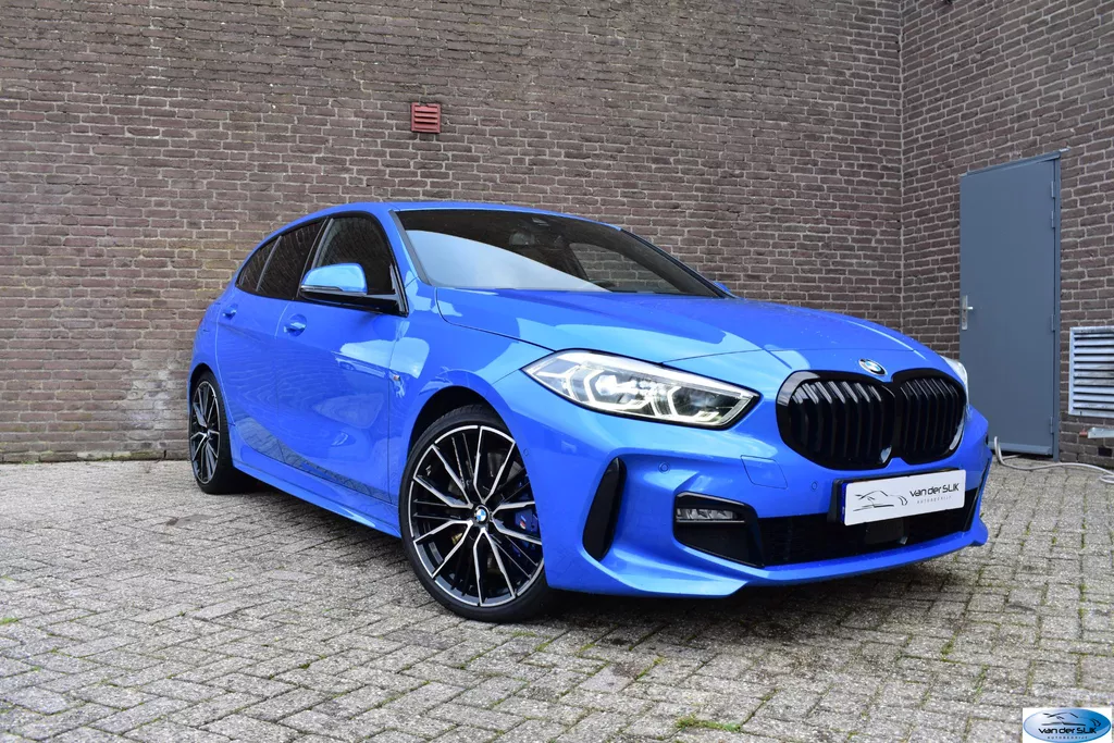 BMW 1-serie 118i Executive Edition M-Pakket, Apple Carplay, Achteruitrijcamera, Panorama Dak, PDC, Led verlichting