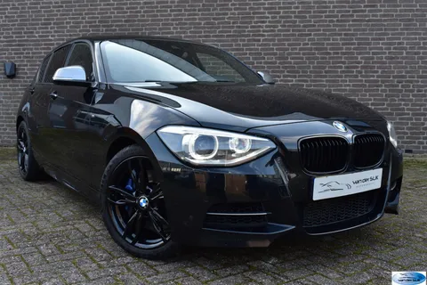 BMW 1-serie M135i xDrive High Executive Schuif / Kanteldak, Harman Kardon, PDC